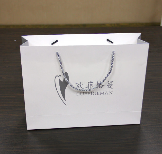 專(zhuān)業(yè)服裝手提袋印刷廠家