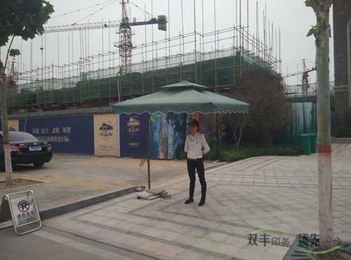 溪地美女警衛(wèi)的標(biāo)準(zhǔn)站姿！